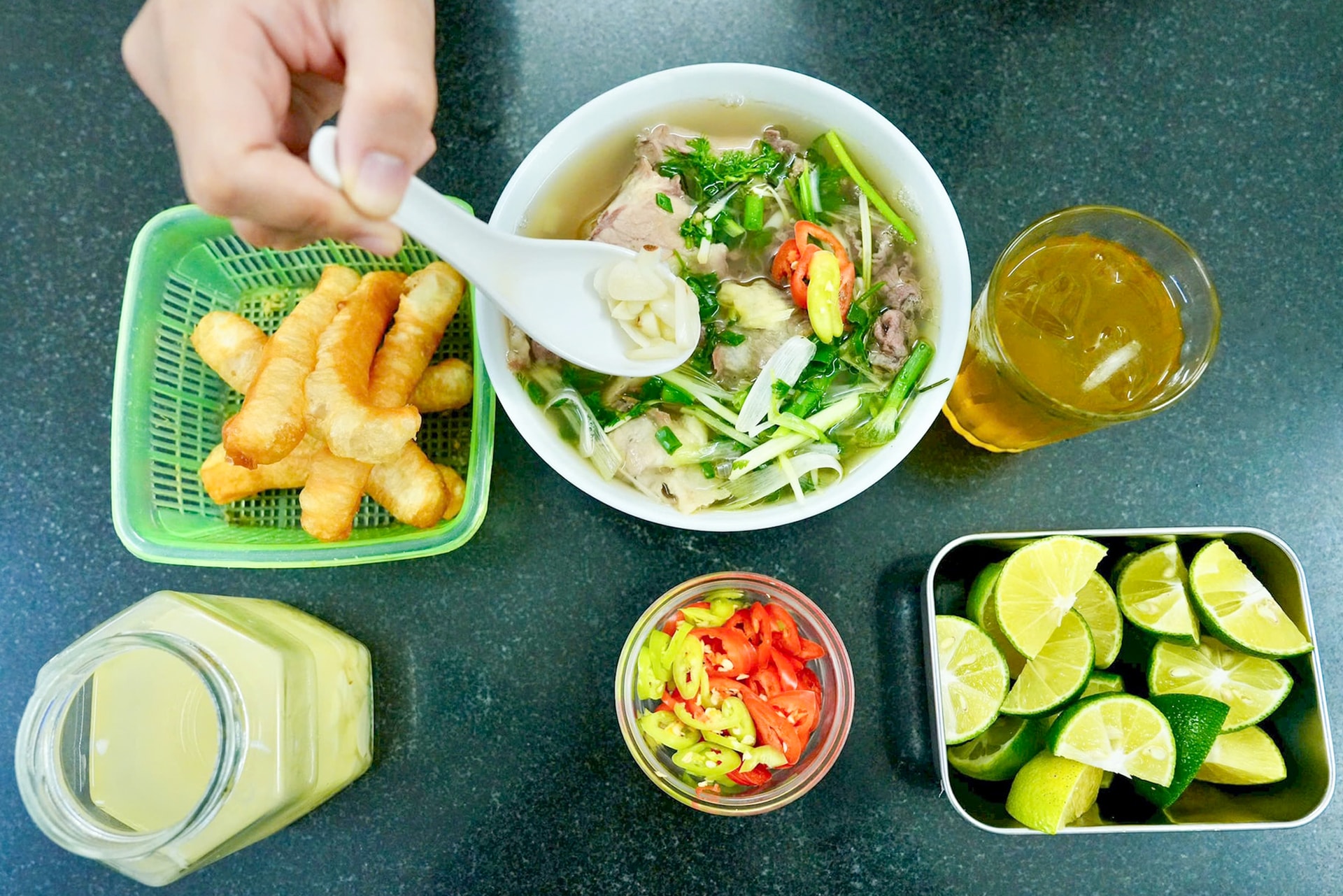 'Thưởng thức ẩm thực tại phố cổ'
