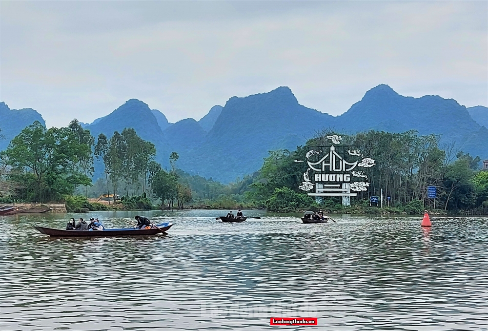 chua-huong-ngay-dau-mo-cua-dam-bao-trat-tu-an-toan-giao-thong1.jpg
