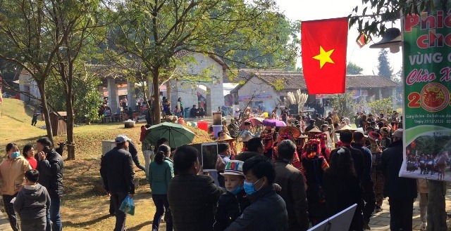 du-khach-cho-vung-cao.jpg