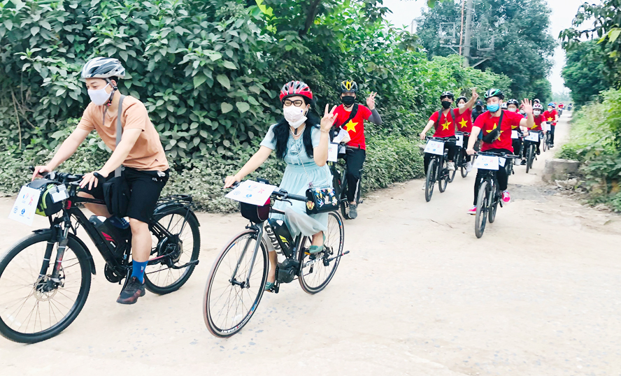 du-khach-tham-gia-tour-dap-.jpg