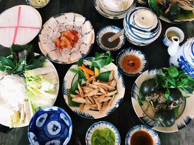 famous-foods-of-vietnam-16907915273671101349833.jpg