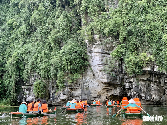 logo-trang-an-ninh-binh-16624614443891042394635.jpg