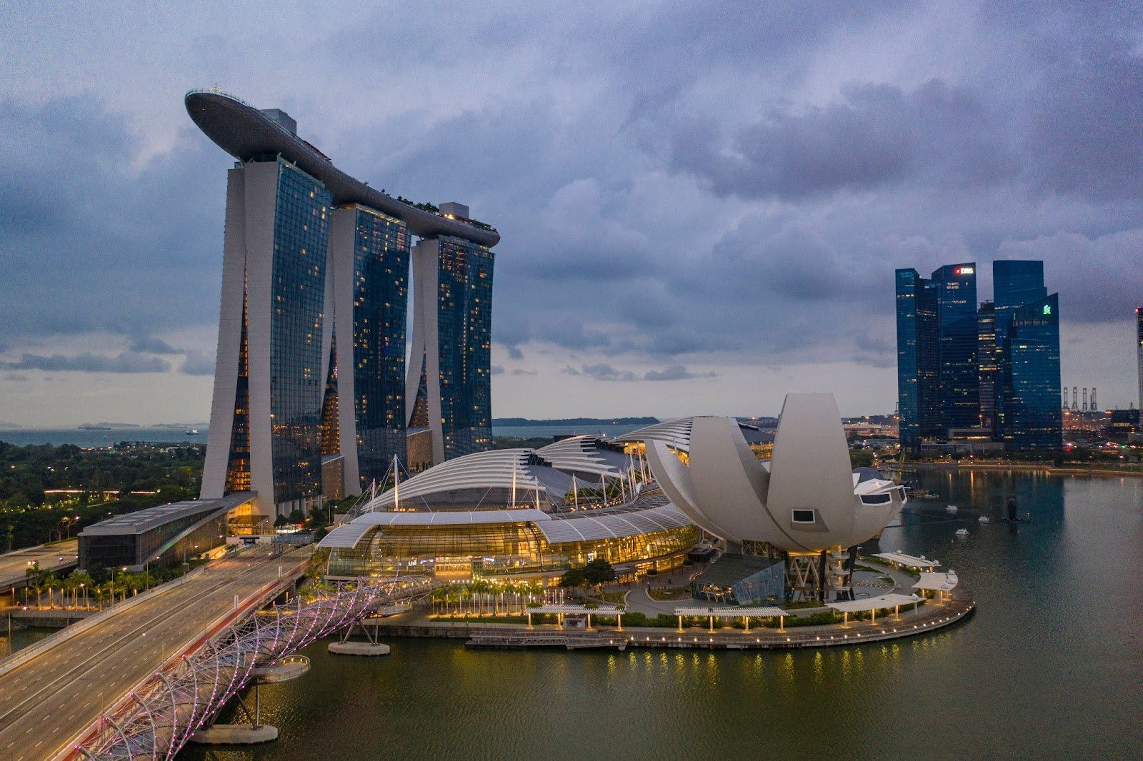 marina-bay-sands-singapore-source-stephen-leonardi-unsplash.jpg