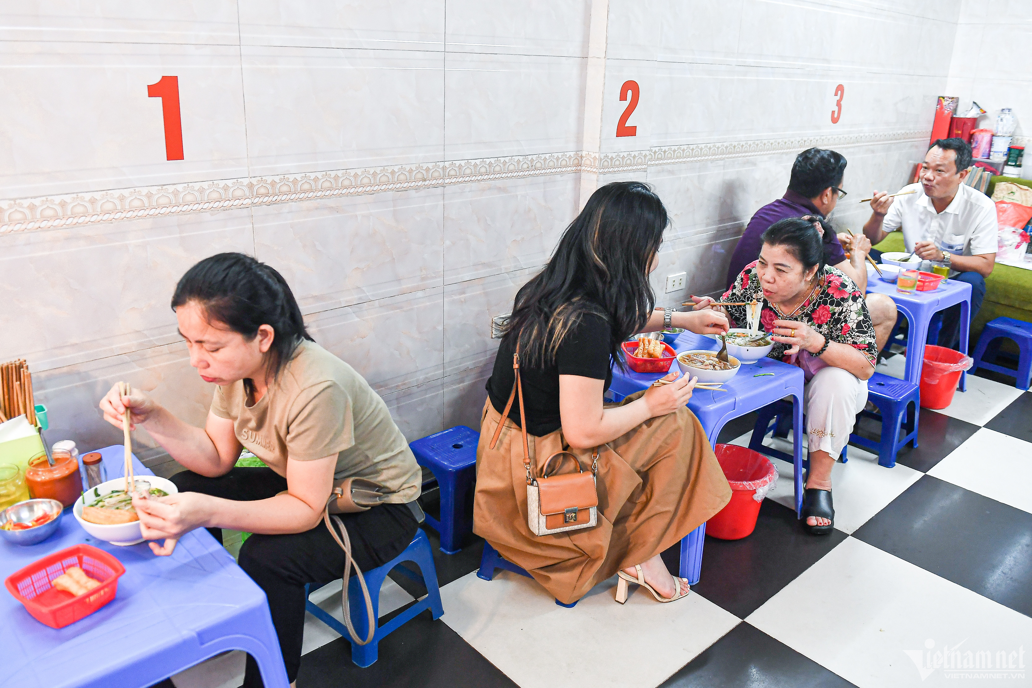 w-pho-ga-cham-13-1-1260.jpg